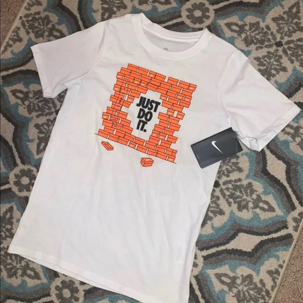 Boys Nike T-shirt NWT